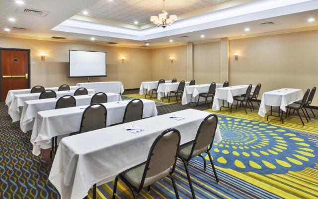 Holiday Inn Express Hotel & Suites Belleville by IHG