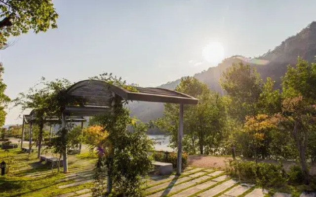 Tea Man's House Hotel (Wuyishan Sangu Resort)