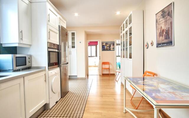 Rodrigo Triana Courtyard by Valcambre