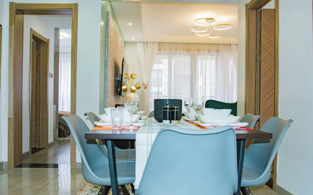 Moonlight Manor by Edmor Suites.