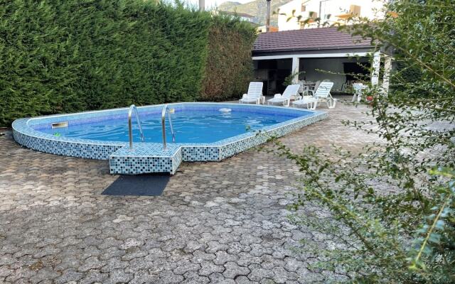 3 Bedroom Apartment With Pool