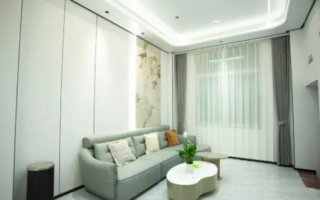 Boyue Light Luxury Hotel