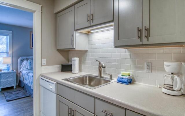 Courtyard #114 Condo