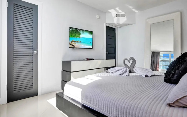 Tides N-11g in Hollywood