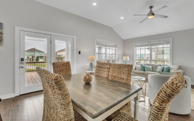 Windsical Escape 2 Bedroom Home by RedAwning