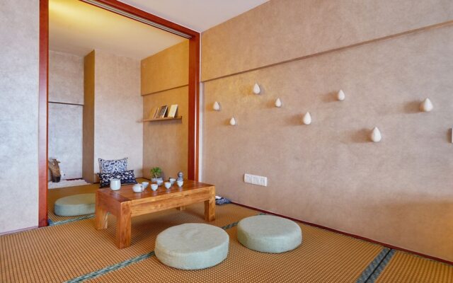 Summer Flower Apartment