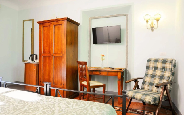 Sani Tourist House