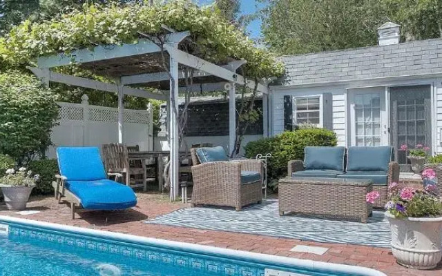 Harbor Knoll Bed & Breakfast