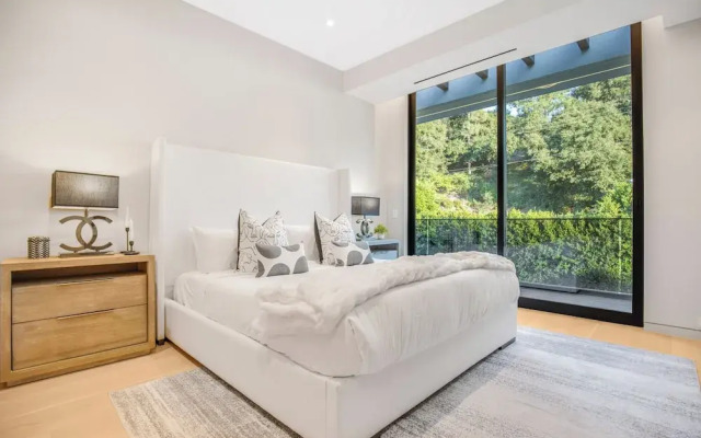 Hutton Modern
