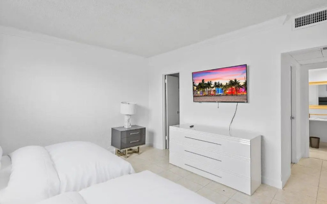 **Modern 3Bedroom W/ Stunning Backyard Area**
