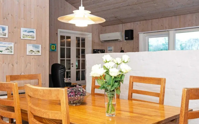 8 Person Holiday Home in Oksbol