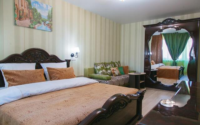 Пять Звёзд в Советском 9/1