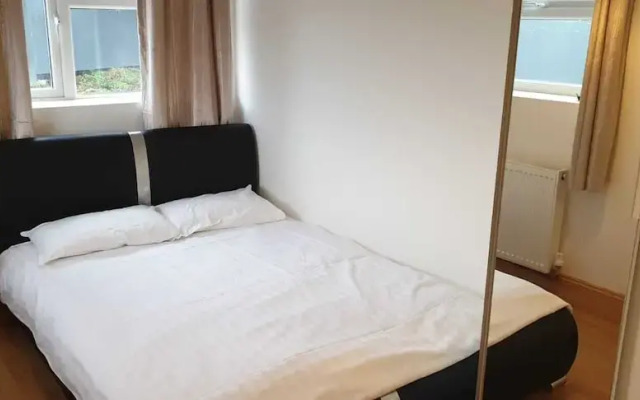 Cromwell Apartment