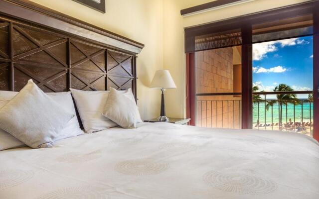 El Faro Oceanfront Apartments