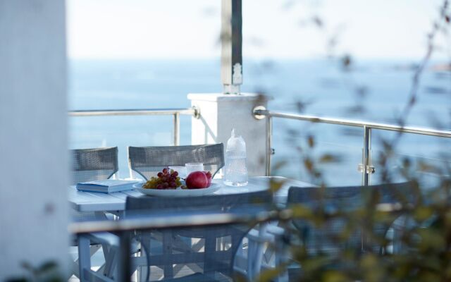 Eleia Seafront Rooms & Villas