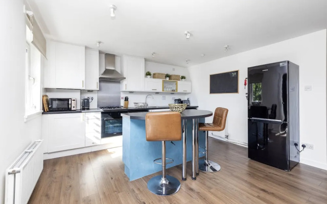 JOIVY Stunning 2-Bed Flat W/ Free Parking