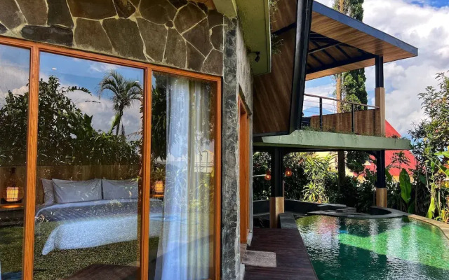Villa 4-BR Klub Bunga No. 10 Batu Malang