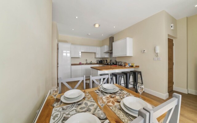 Luxury 2 Bedroom Apartments with Parking