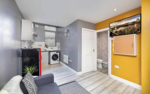 Luxury Living - Lovely 1 Bedroom Apartment