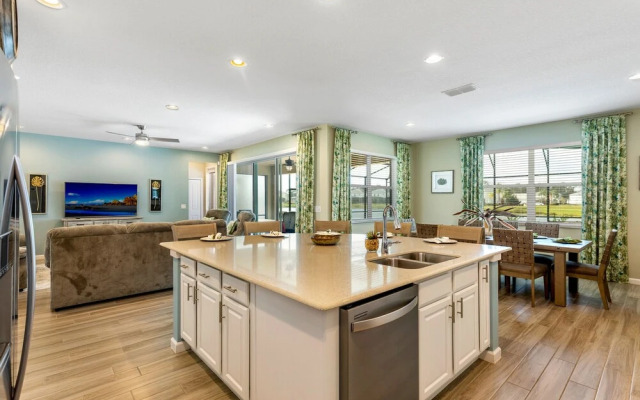 Lake Views, Private Pool & Spa, Games Room..