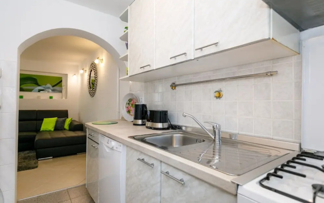 Lovely Apartment With Terrace & Garden Grill