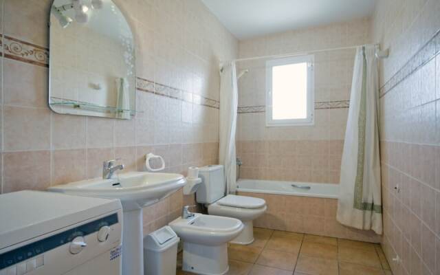 Villa - 4 Bedrooms with Pool and WiFi - 105014