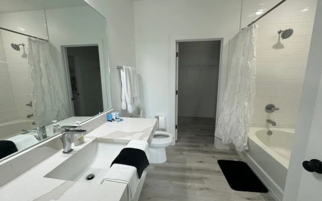 Handsboro Pointe Condo & Suites
