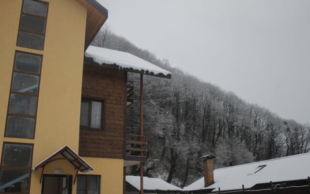 Dvortsoviy Ruchey Guest House