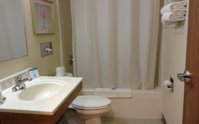 Travelodge by Wyndham Hudsonville