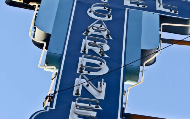 Gardner Hotel & Hostel