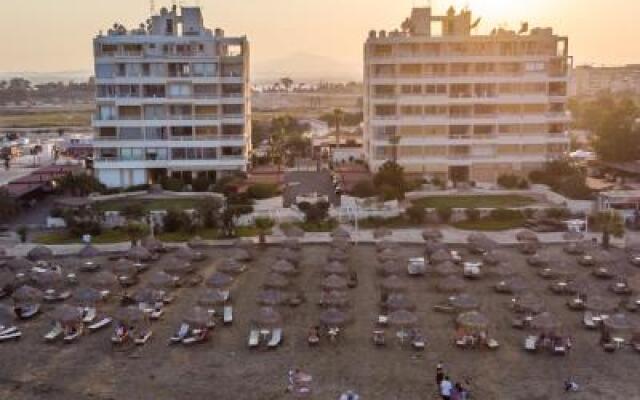 Lazuli Beachfront Apartment 254