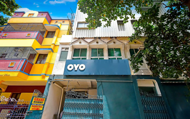 Hotel O Grand Residency Near Kasi Talkies