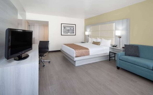 Ramada by Wyndham Burbank Airport