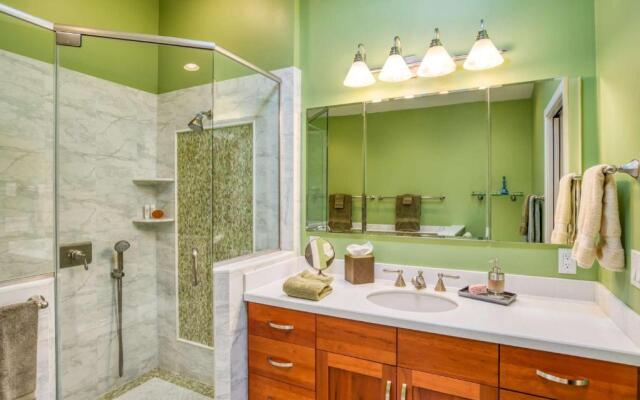 St. George Street Apartment