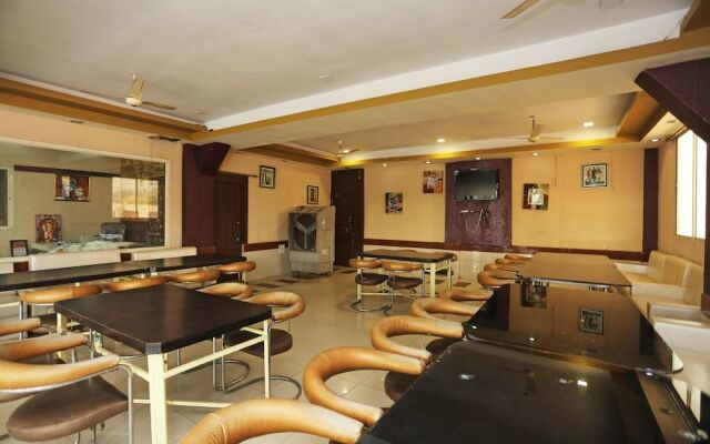 Oyo 24097 Hotel Gangotri