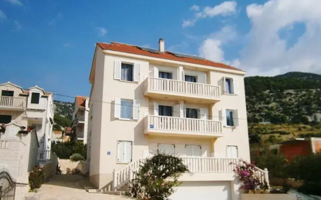 Sun House Apartments