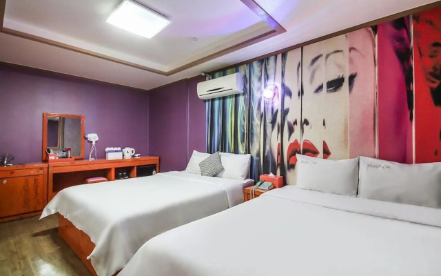 Hotel Lie