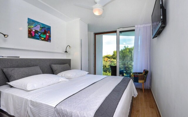 Amazing Home in Slatine With Wifi and 4 Bedrooms