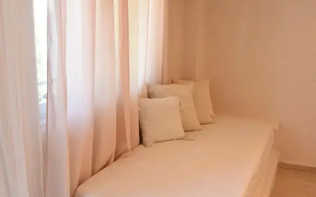 StayBridge Apartments, Mesongi