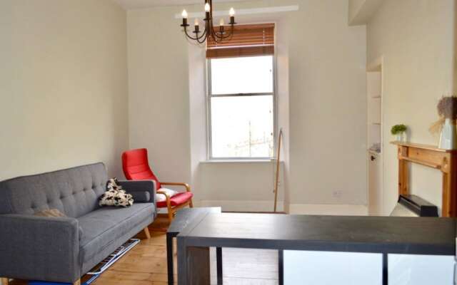 Bright & Spacious 1BD Apartment in Edinburgh