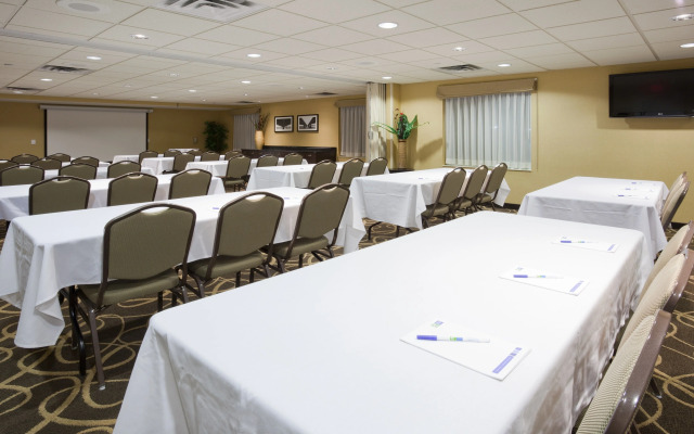 Holiday Inn Exp Stes Rogers by IHG