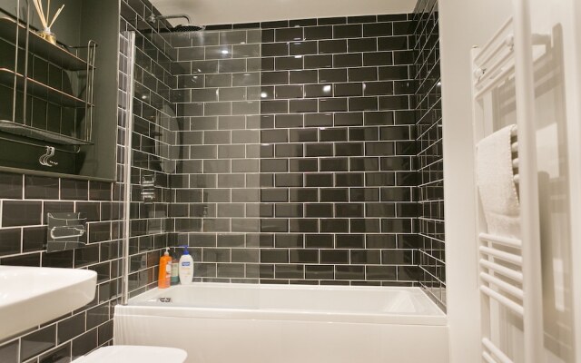 Stylish warehouse apartment in Central Cardiff