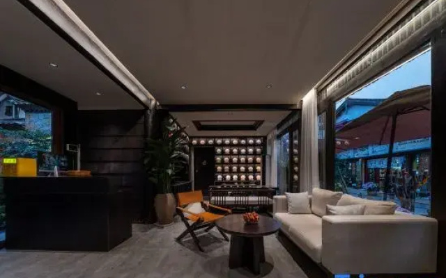 Lijiang Ancient Town Cloud Edge Mountain Retreat Boutique Homestay