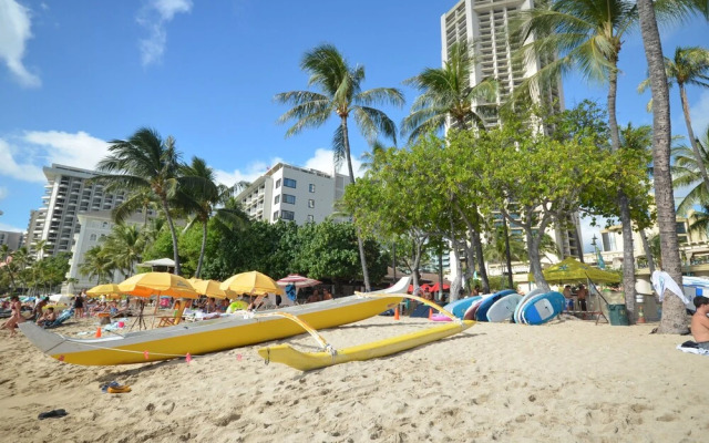 Waikiki Park Heights #1801 by RedAwning