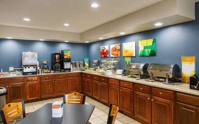 Quality Inn Burlington near Hwy 34