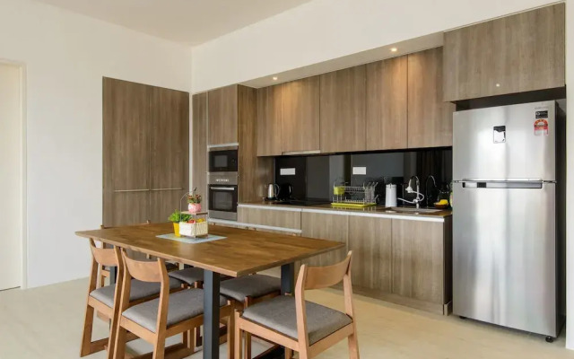 2 Bedrooms Apartment By The Sea