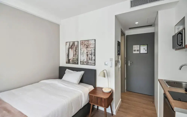 limehome Piraeus Olive