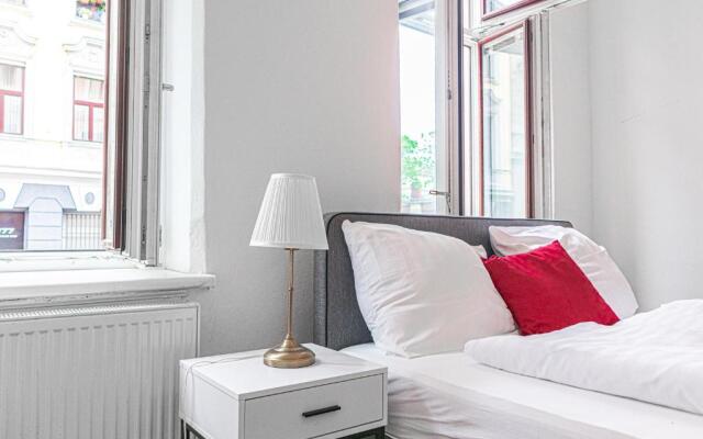 Classy 2BR Apt. w/ Exclusive Location near AKH