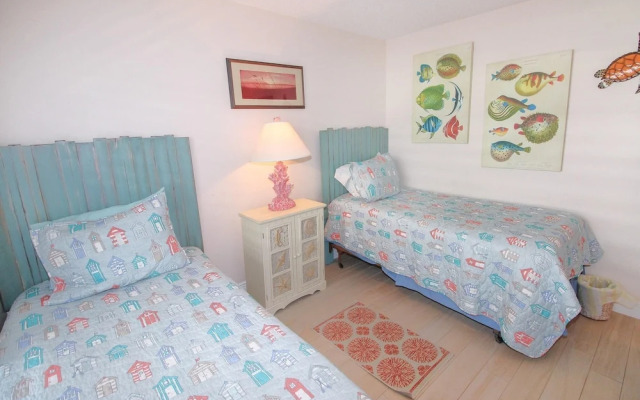 Colony Beach Club 105