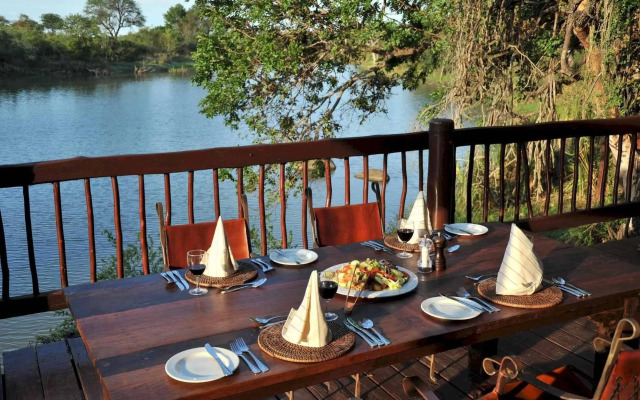 Thornybush Waterside Lodge
